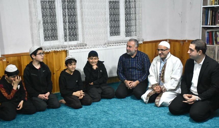 Kaymakam Başar, Kur’an Bülbülleri ile Buluştu