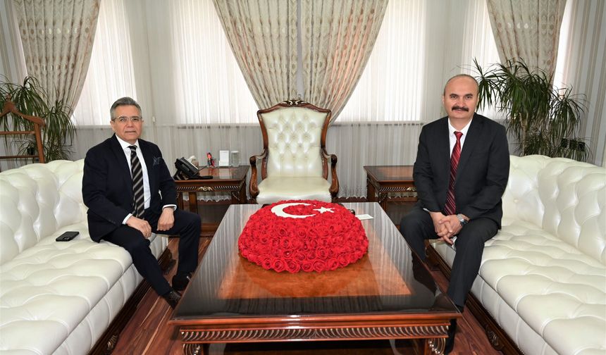 Kemal Cirit’ten Ekrem Canalp’e Nezaket Ziyareti