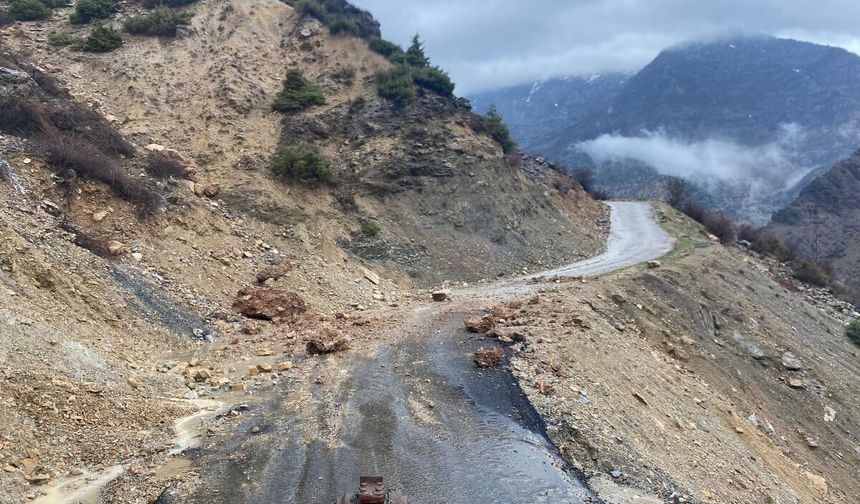 Kozluk'ta Kapanan Köy Yolları Açıldı