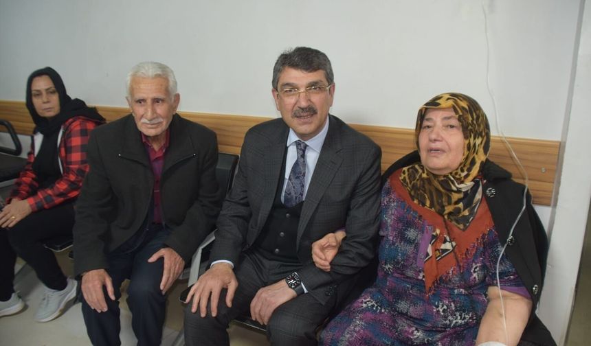 Nasıroğlu'ndan hastalara bayram ziyaret