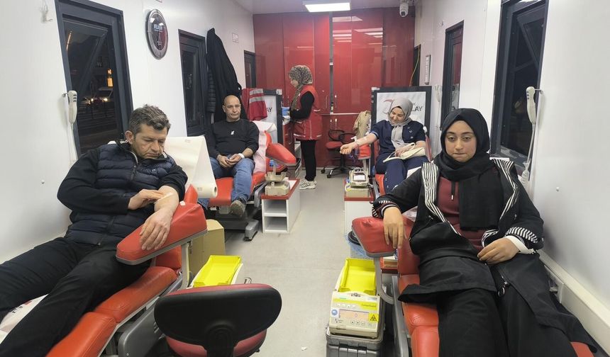 Öğrenciler ve Aileleri Kan Bağışı İçin Buluştu