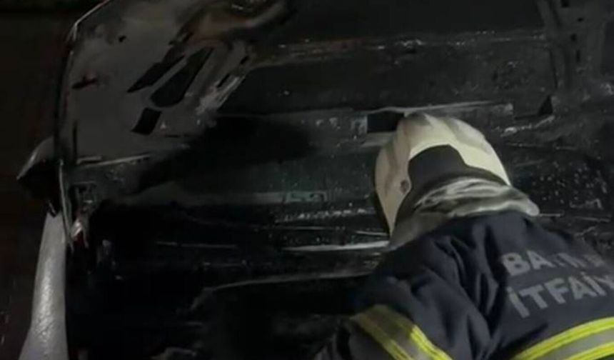 Site İçinde Park Halindeki Araç Alev Aldı