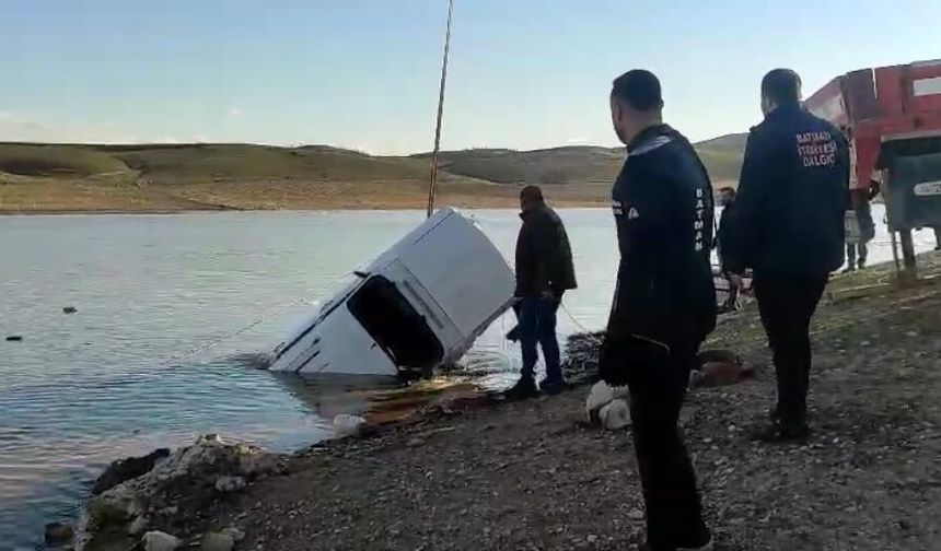 Sulara Gömülen Araç Mıknatıs Operasyonuyla Kurtarıldı