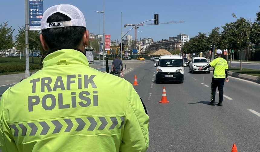 SÜRÜCÜLER DİKKAT! Yeni Trafik Denetimi Başladı! Bu Ekipmanlar Eksikse 10 Ceza Puanı Yazılıyor