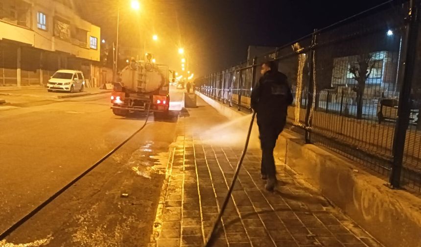 Temizlik Ekipleri Sahada Dur Durak Bilmiyor