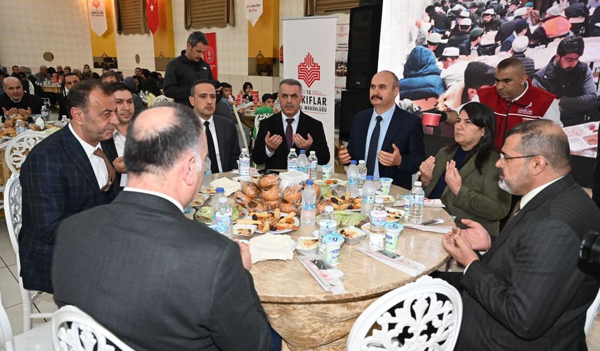 Vali Canalp Vatandaşlarla Aynı İftarda Buluştu