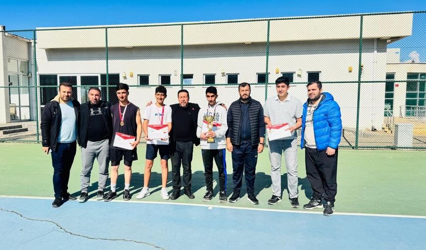 Veysel Karani Teniste İl Şampiyonu Oldu