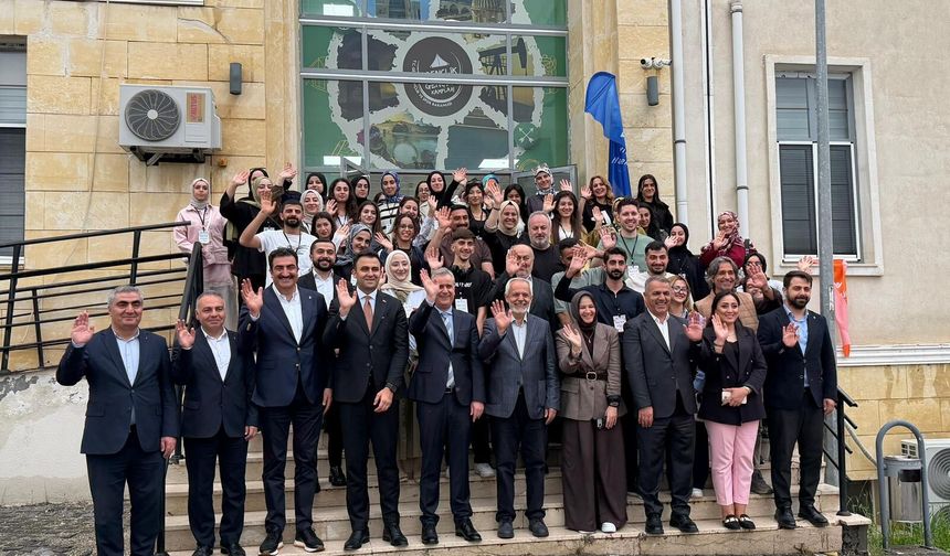 Ak Parti Heyeti 200 Gençle Kampta Bir Araya Geldi