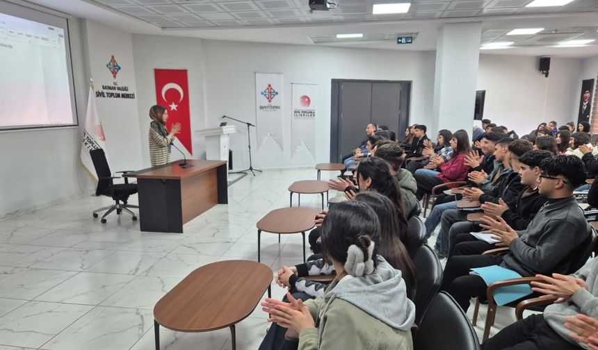 Batman’da Gençler Sivil Toplumla Buluştu