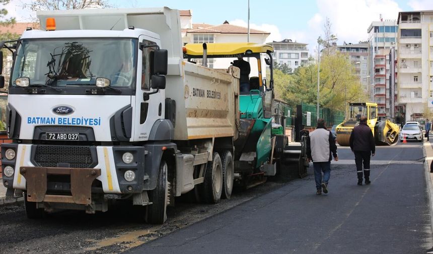 Batman’da Kar ve Sağanak Yolları Bozdu, Belediye Harekete Geçti