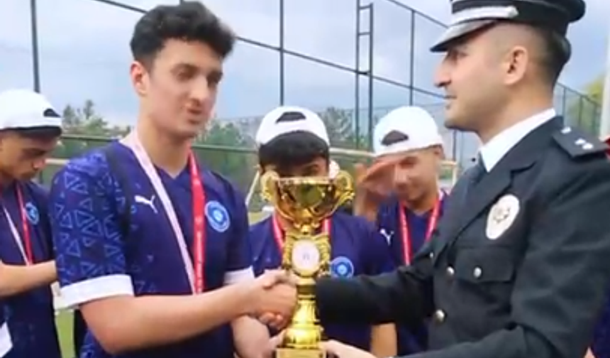 Batman’da Polis Haftası Coşkusu: Gençler Sahada, Gelecek Güvende!