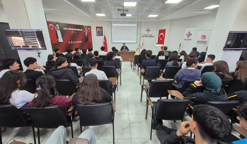 Fen Lisesi Öğrencileri Sivil Toplum Merkezi’nde Geleceğini Konuştu