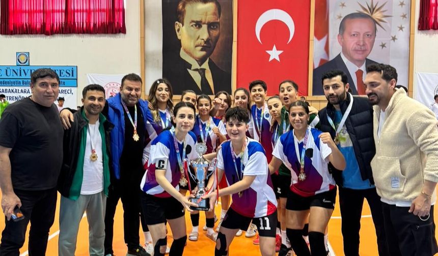 Filede Gol Yağmuru, Zirvede Batman: Kadın Futsal Takımı Türkiye Finallerinde!