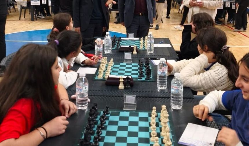 Hamleler Konuştu, Şampiyonlar Belirlendi! Batman’da Satranç Heyecanı Zirve Yaptı