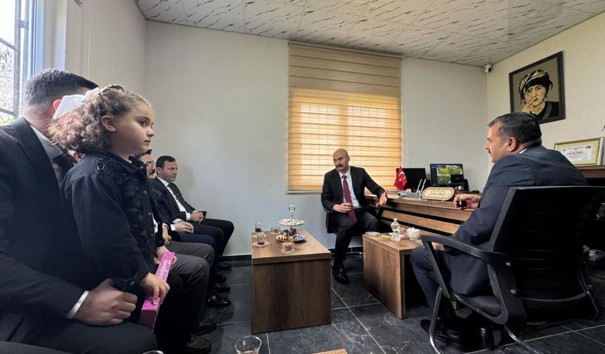 Metruk Alandan Mahalle Kalbine: Karşıyaka’da Muhtarlık Evi Yoğun İlgi Görüyor