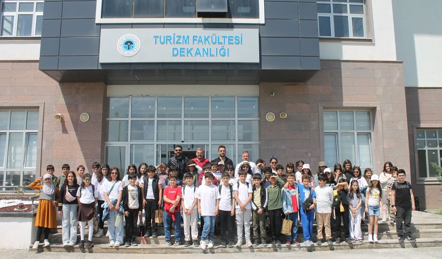 Minik Öğrenciler Üniversite Sıralarında: Unutulmaz Bir Gün Yaşadılar