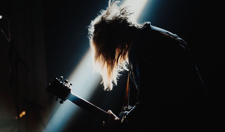 Şarkı Adı Nedir? Varsa Şekerin Çaya Gidelim Tamam Da Kanka Ne Alaka Kim Söylüyor?