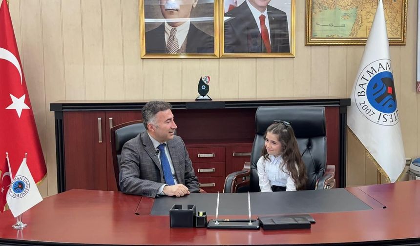 Rektörlük Koltuğu Minik Şerife’ye Emanet