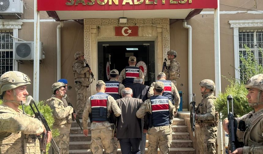 Sason’da Eş Zamanlı Silah Operasyonu: Cephanelik Gibi Evler! 2 Kişi Tutuklandı