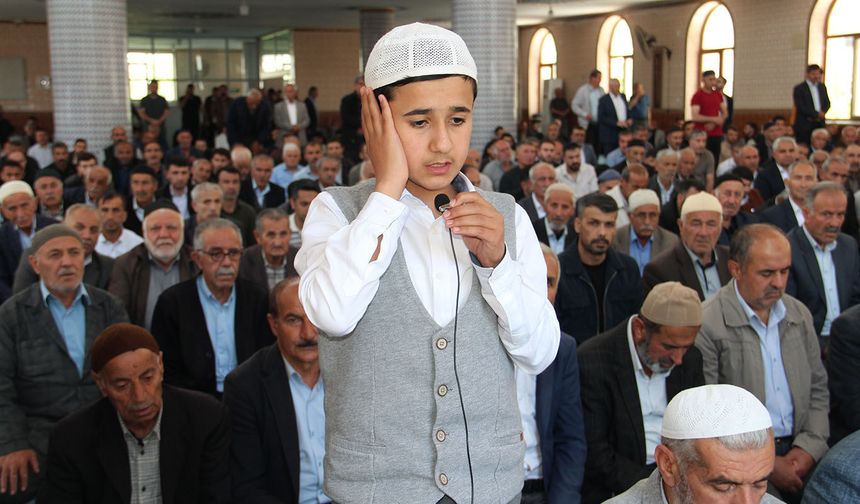 13 Yaşındaki Hafız Minbere Çıktı