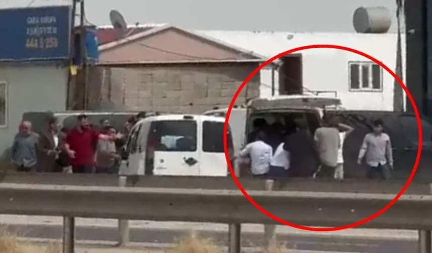 İki Aile Birbirine Girdi: Silahlar Çekildi, Sokak Savaş Alanına Döndü — 2 Ölü, 7 Yaralı