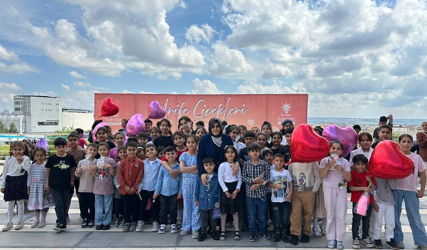 “Arife Çiçekleri” Yetimlerin Bayramını Renklendirdi