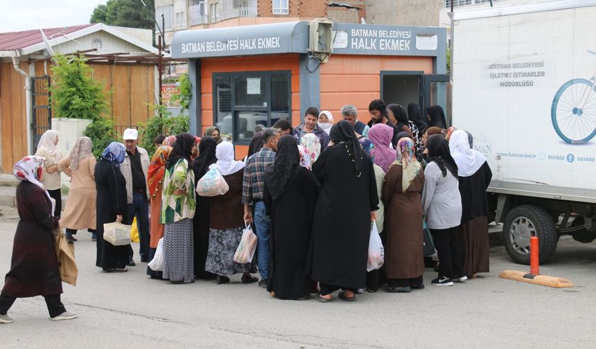Batman Belediyesi’nden 6 Bin Haneye Bayram Şekeri Desteği