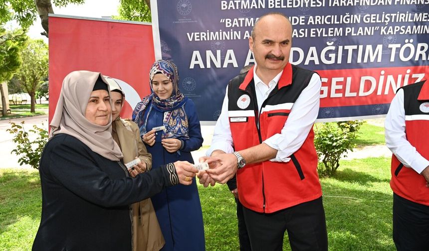 Batman’da Arıcılığa Güçlü Destek: 5 Bin 700 Ana Arı Üreticilere Dağıtıldı