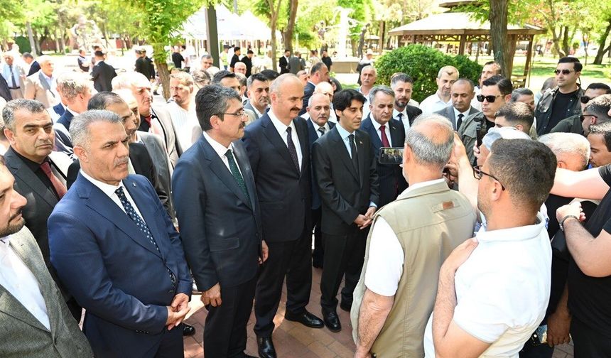 Batman’da Bayram Coşkusu: Protokol ve Vatandaşlar Tek Yürek Oldu