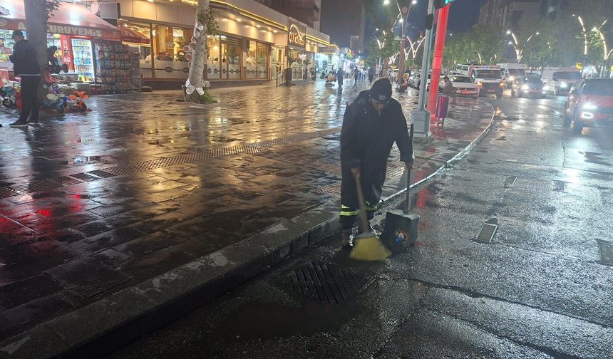 Batman’da Yağış Alarmı: Mazgallar Tek Tek Temizleniyor