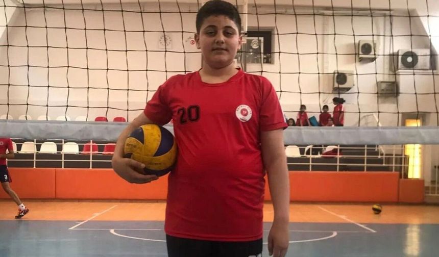 Batmanlı Voleybolcu Umut Akyüz Fenerbahçe’ye Transfer Oldu!