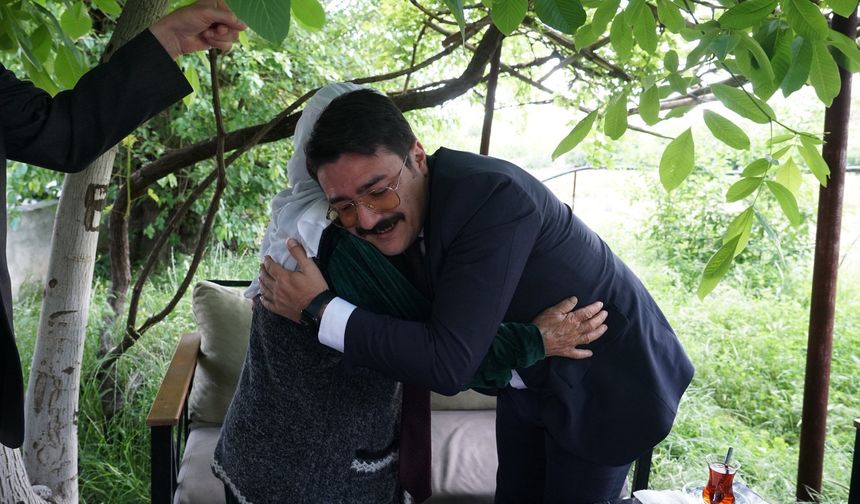 Beşiri’de Duygulandıran Bayram Ziyareti