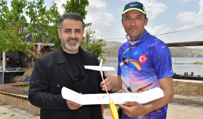 Hasankeyf’te Gökyüzü Şenliği: Gençler Uçurtmalarla Hayallerine Kanat Açtı