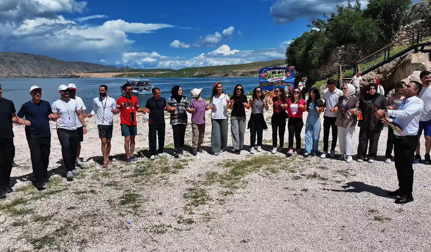 Hasankeyf’te kemençe sesleri halaylarla buluştu!