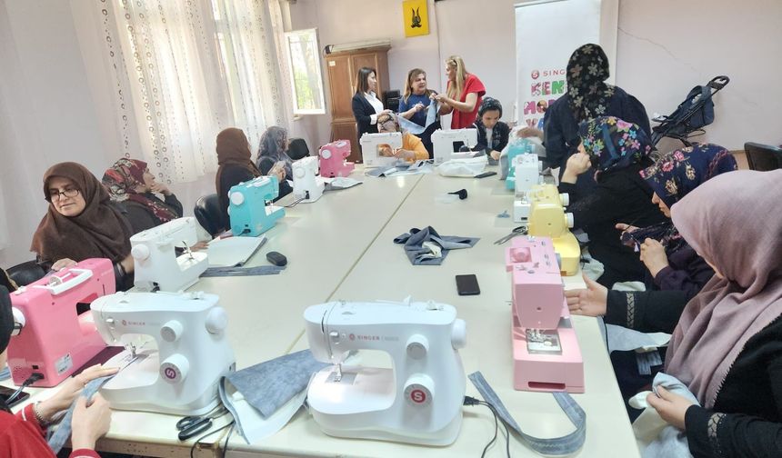 Kadınların Gücü Makinede Hayat Buluyor: Singer Destekli Terzilik Kursuna Yoğun İlgi