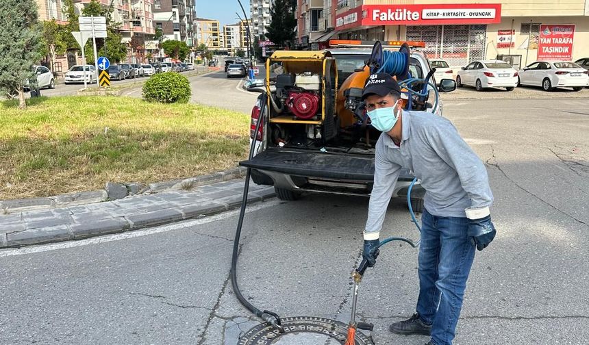 Kent Genelinde İlaçlama Devam Ediyor