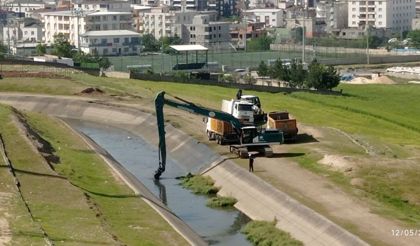 Koku ve Atığa Karşı Temizlik Seferberliği: DSİ Kanalı Baştan Sona Arınıyor