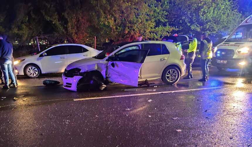 Komando Caddesi’nde Korkutan Kaza: İki Araç Çarpıştı, 1 Yaralı