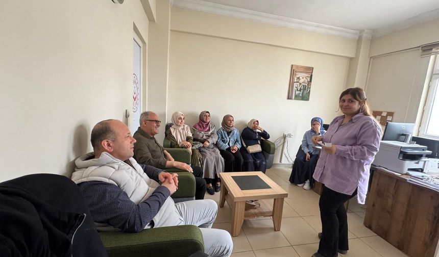 Koruyucu Ailelere Dijital Dünya Eğitimi