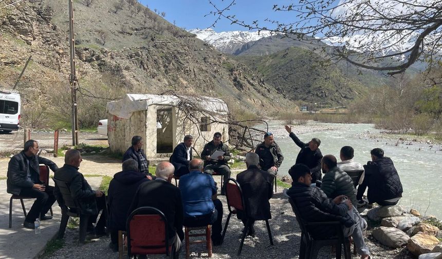 Köy Köy Dolaşıp Hem Hibe Desteğini Anlatıyorlar Hem Yangınlara Karşı Uyarıyorlar