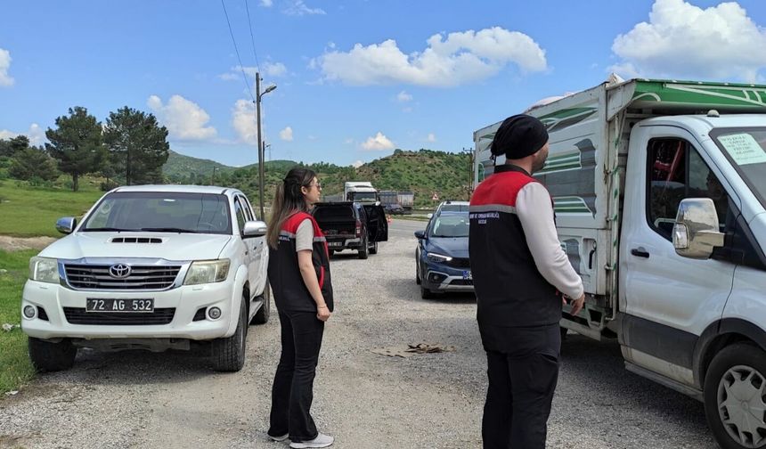 Kozluk’ta Hayvan Sevklerine Yakın Takip