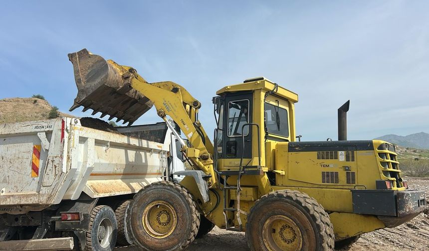 Kozluk’ta Köy Yolları Açılıyor