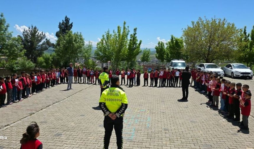 Kozluk’ta Öğrenciden Sürücüye Herkes Bilinçlendirildi