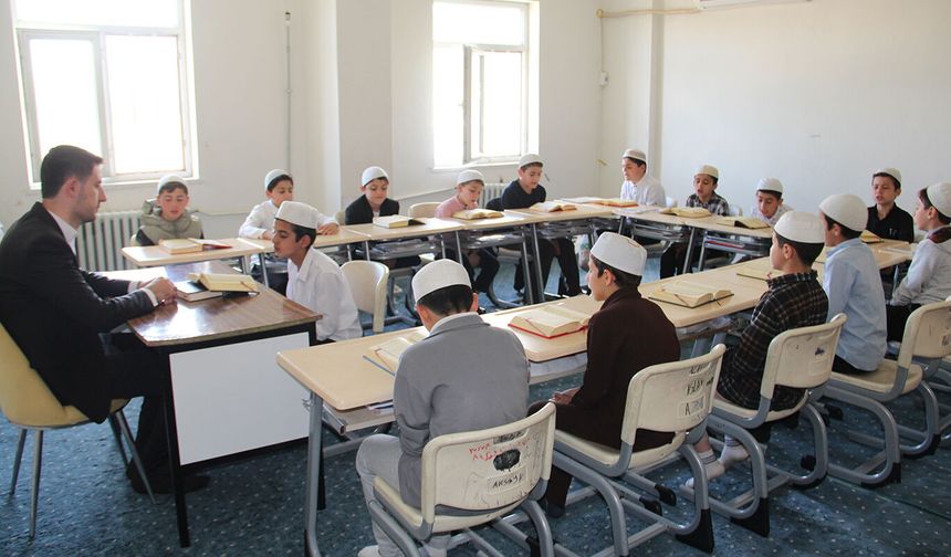Kozluk’ta Öğrenciler Hem Hafızlık Hem Akademik Başarı İçin Yetişiyor
