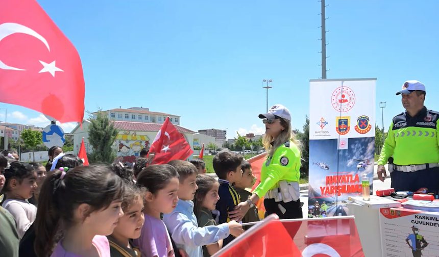 Minik Sürücüler Direksiyon Başında: Batman’da Uygulamalı Eğitim