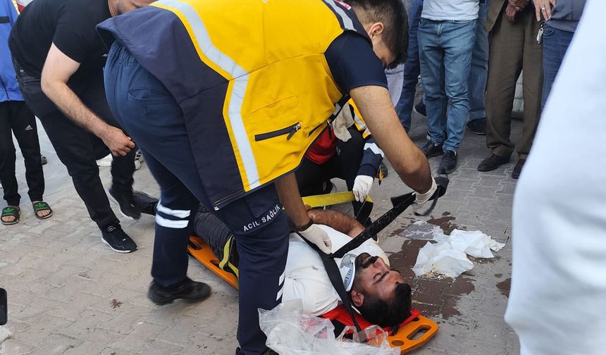 Motosiklet Sürücüsü Kaldırıma Çarpıp Yaralandı
