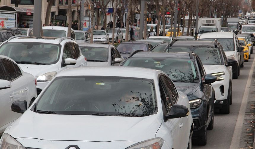Trafikte Kaosun Nedeni Kuralsızlık: Ceza Değil Bilinç Şart!