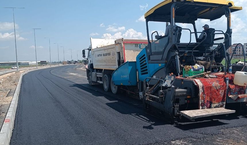 28 Noktada 6 Bin Tonun Üzerinde Asfalt Serimi