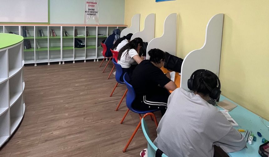ADEM Kütüphanesinde Öğrenciler Bilgiyle Büyüyor