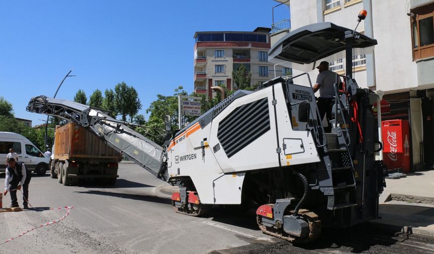 BARIŞ VE MERETO CADDELERİ ASFALT ÖNCESİ ÇALIŞMALARA BAŞLANDI